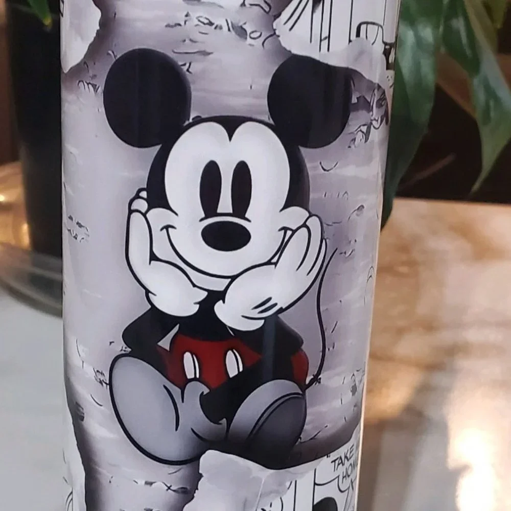 Mickey Mouse Comic Strip 20oz Tumbler  with duo lids 🎉sale